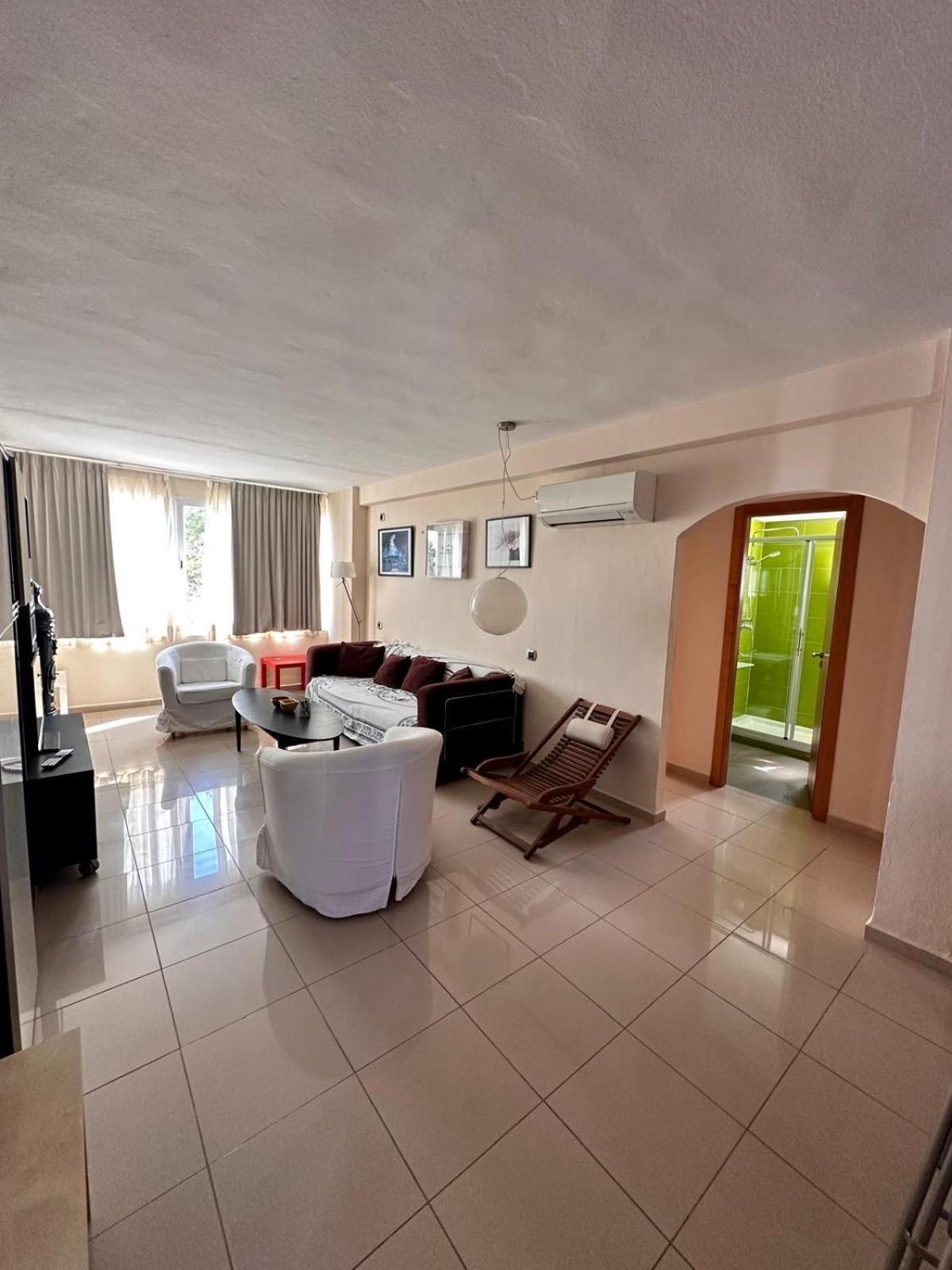 Casa Julian, Et225pl